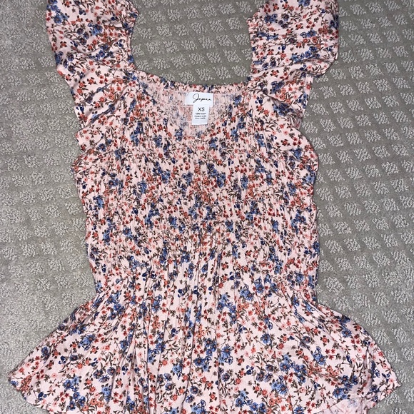 fitted flowy floral top - Picture 1 of 3